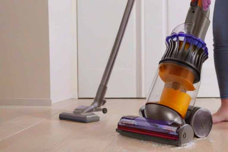 ¿Cómo reparar el rodillo de cepillo desgastado de mi aspiradora Dyson?