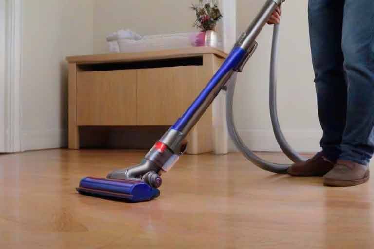 ¿Cómo solucionar problemas en el sistema de dirección de mi aspiradora Dyson en 5 pasos?