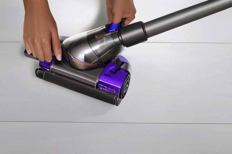 ¿Cómo reparar el sistema de almacenamiento de cables de tu aspiradora Dyson?