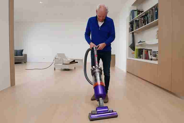 ¿Cómo reparar la batería de una aspiradora Dyson si no carga?
